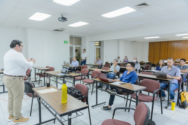 En este momento estás viendo Enseñan a docentes herramientas para la solución de problemas