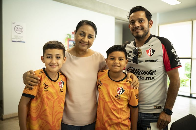 En este momento estás viendo Entrega alcaldesa de Manzanillo apoyos sociales a familias manzanillenses