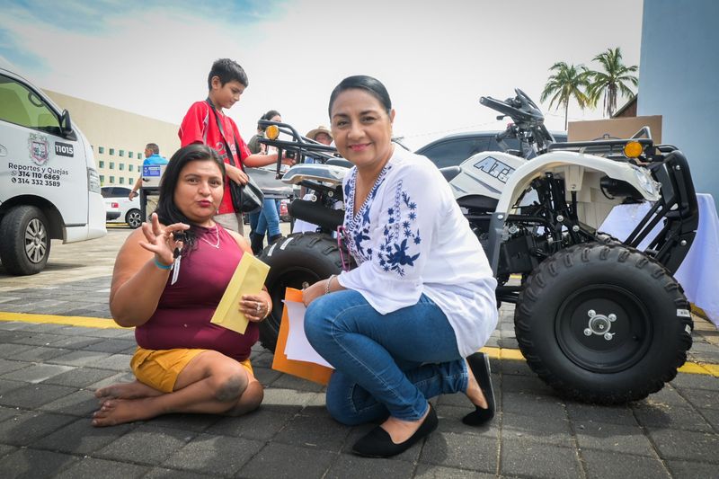 En este momento estás viendo Entrega alcaldesa de Manzanillo cuatrimoto a una mujer con discapacidad motriz