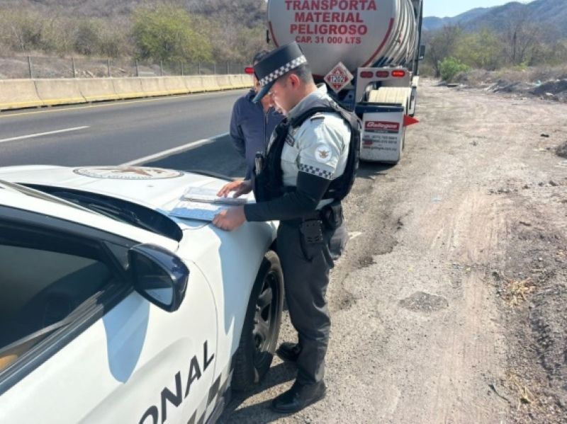 En este momento estás viendo Gestiona gobernadora de Colima acciones de la Guardia Nacional para ampliar vigilancia en carreteras