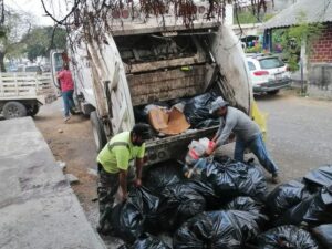 Lee más sobre el artículo Regularizan el servicio de recolección de basura en Armería