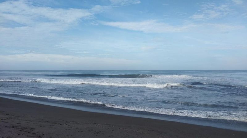 En este momento estás viendo Sin afectaciones zona turística de Tecomán por mar de fondo: PC