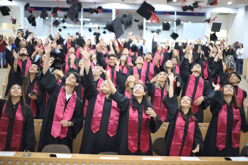 En este momento estás viendo Egresan 123 nuevos bachilleres en Manzanillo