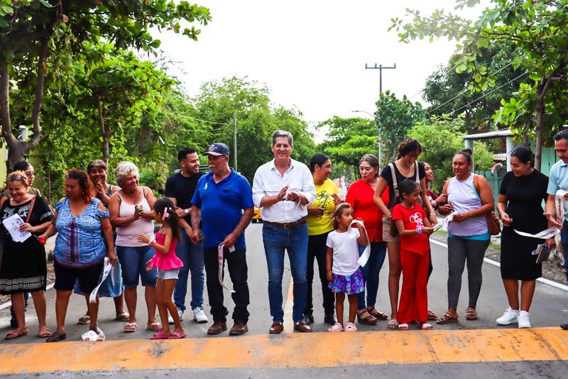 En este momento estás viendo Invierte comuna tecomense más de 3 millones en las vialidades de Ruiz Cortines