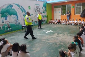 Lee más sobre el artículo Policía Vial de Tecomán imparte cultura vial en colegios para promover seguridad