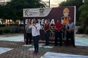 Lee más sobre el artículo Entrega Diana Zepeda alumbrado público del jardín de Los Reyes