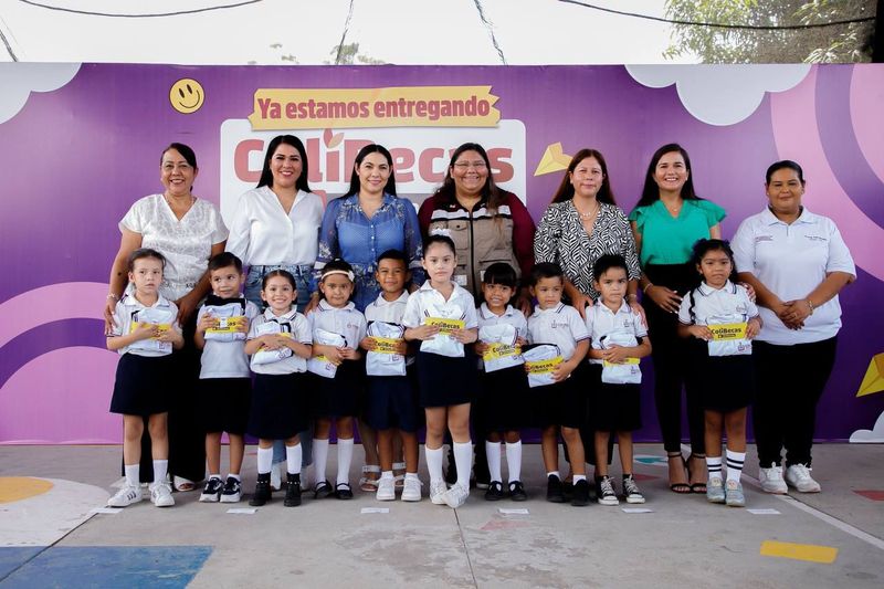 En este momento estás viendo Gobierno Colima inicia entrega de ColiBecas-Uniformes a casi 5 mil estudiantes de Armería