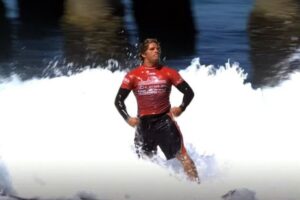 Lee más sobre el artículo Alan Cleland, histórico campeón del US Open de Surfing 2024