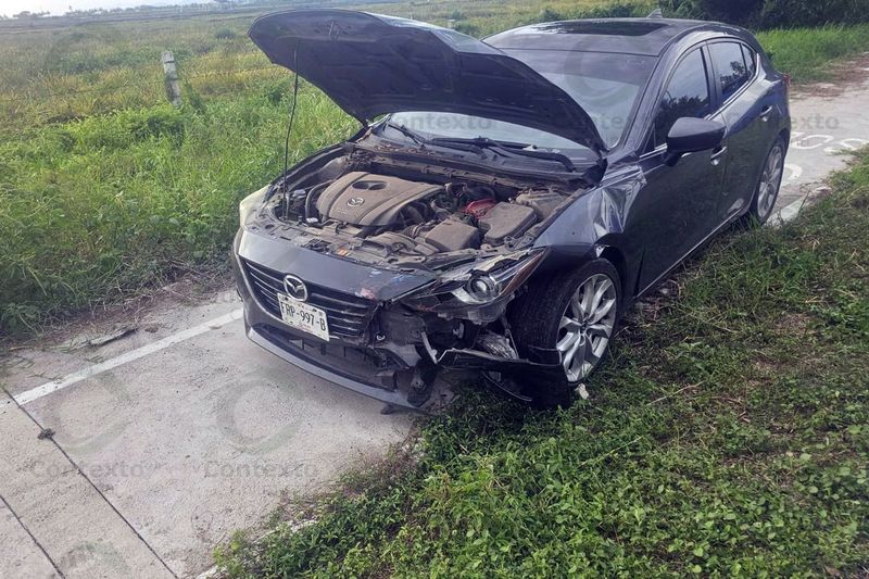 En este momento estás viendo Carambola entre 4 vehículos en la carretera Tecomán – El Real deja 7 heridos