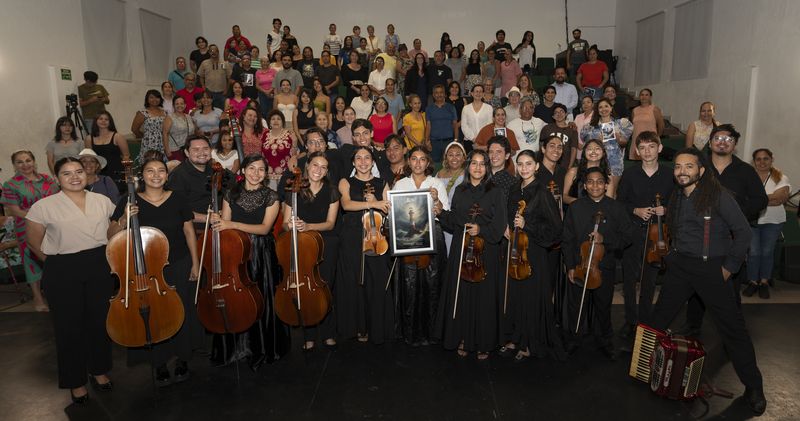 En este momento estás viendo Deleitó ‘Camerata manzanillense Mar de Fondo’ con especial de tangos