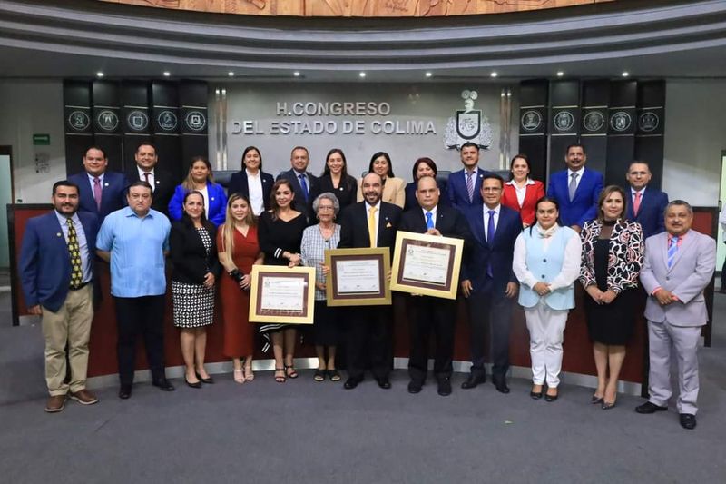 En este momento estás viendo Congreso entrega la primera Condecoración “Licenciada Margarita Torres Huerta” a Esperanza Ramírez, Salvador Ventura y Enoc Morán