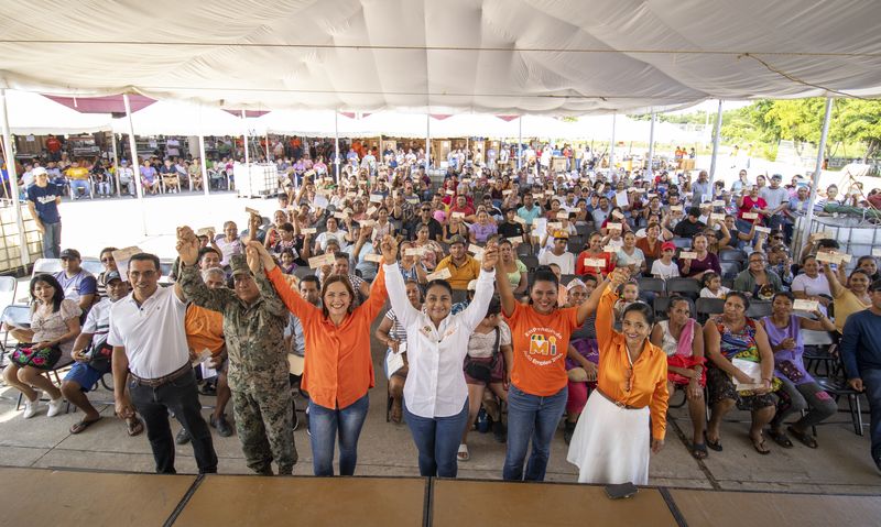 En este momento estás viendo Entrega alcaldesa de Manzanillo equipamiento de ‘Emprendiendo Mi Auto Empleo’