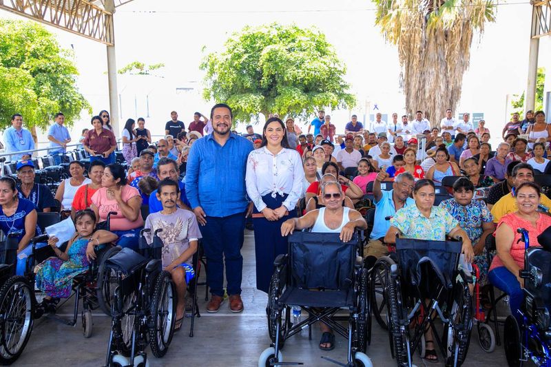 En este momento estás viendo Entregan Gobiernos de México y Colima sillas de ruedas y apoyos a 155 personas de Tecomán