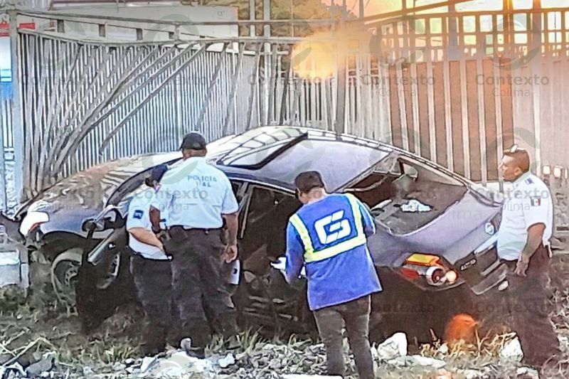 En este momento estás viendo Tecomán: un herido en choque de auto contra barda de Yazaki