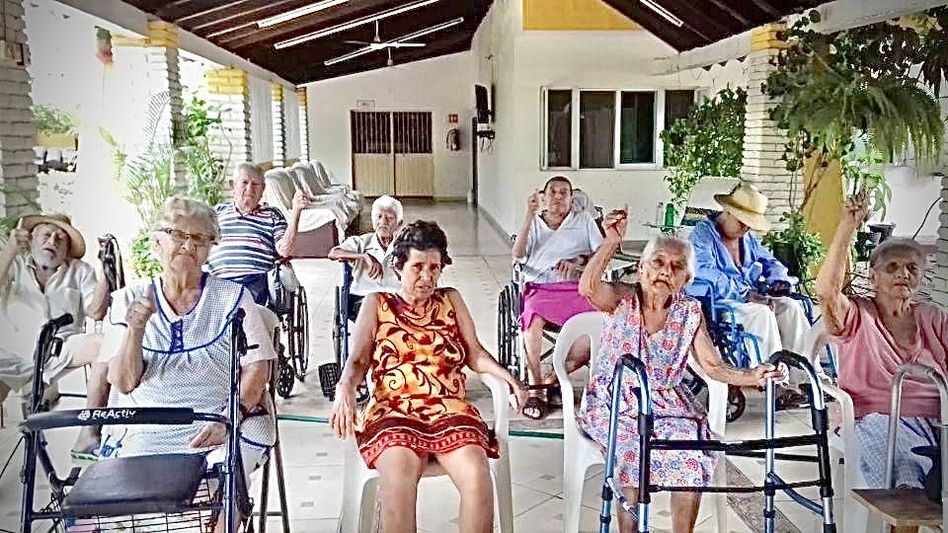 En este momento estás viendo Organiza el Asilo de Ancianos de Tecomán actividades para festejar el día adulto mayor