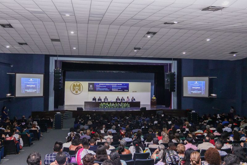 En este momento estás viendo Logran buenos resultados en el examen Ceneval egresados de Telemática