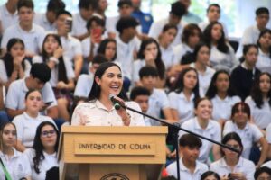 Lee más sobre el artículo Entrega de laptops gratuitas a estudiantes de nivel profesional inicia el próximo mes: Indira Vizcaíno