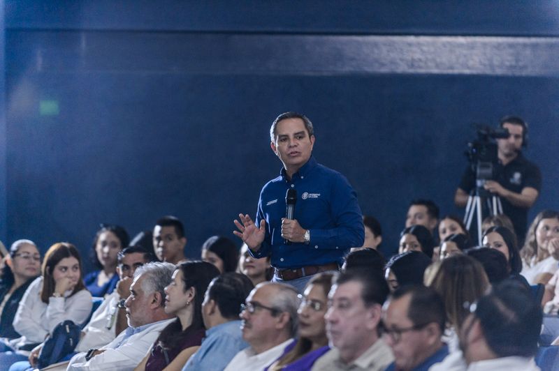 En este momento estás viendo Comparte rector con estudiantes de nuevo ingreso cómo reimaginar su vida en la UdeC