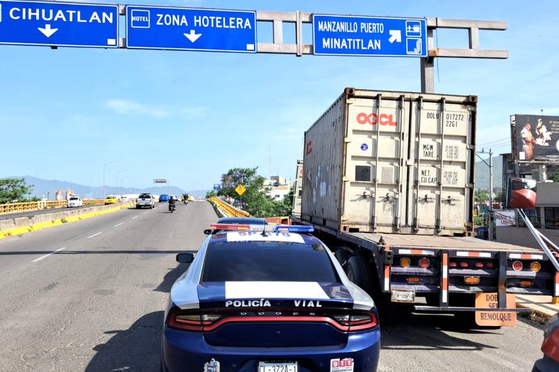 En este momento estás viendo Despliega operativo el Ayuntamiento de Manzanillo ante colapso de vialidades en el ingreso a la ciudad