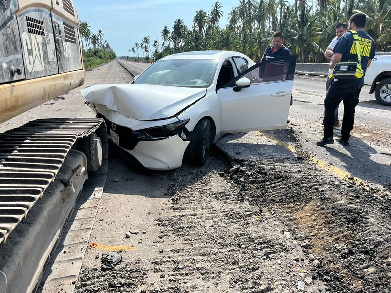 En este momento estás viendo Un lesionado tras impactar vehículo contra máquina en la autopista