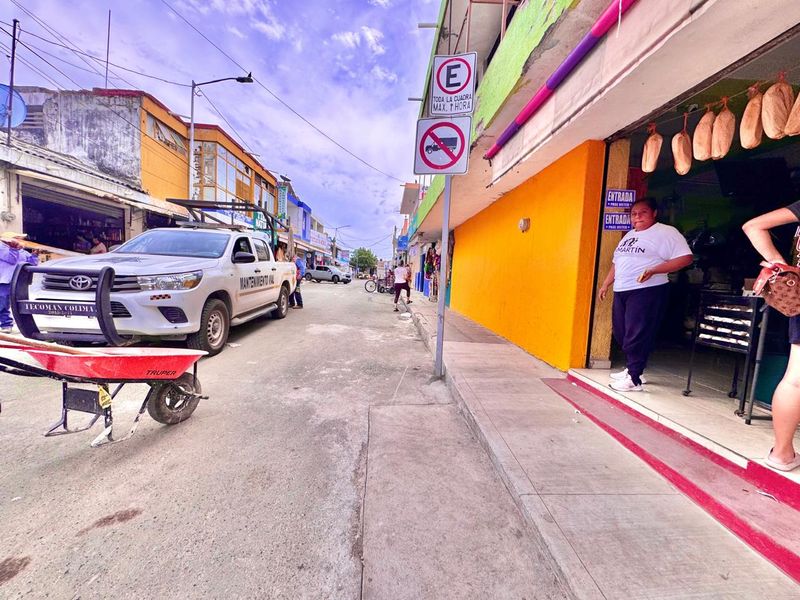 En este momento estás viendo Afectados comerciantes del centro de Tecomán por obra del ayuntamiento