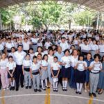 Entregan 642 ColiBecas Uniformes a estudiantes de la secundaria 'Enrique Corona Morfín'