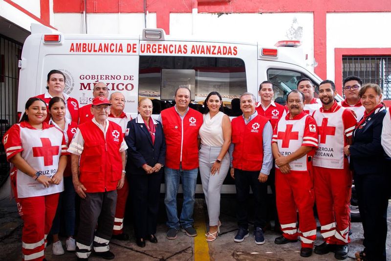 En este momento estás viendo Entregan ambulancia y dos desfibriladores a Cruz Roja, inversión de más de 2 millones 400 mil