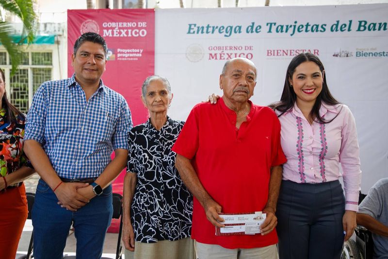 En este momento estás viendo Recibieron más de 100 adultos mayores y con discapacidad tarjetas del Bienestar, en Colima