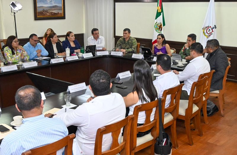 En este momento estás viendo Reúne gobernadora a alcaldes electos para presentar funcionamiento de Mesas de Paz