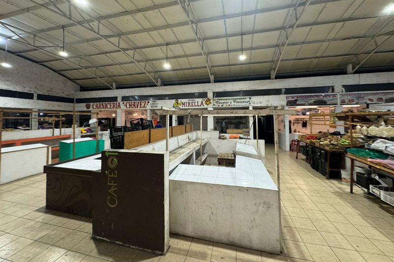 En este momento estás viendo Se resiste a desaparecer mercado municipal de Armería: Locatario