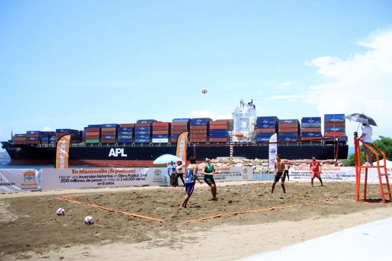 En este momento estás viendo Gran audiencia, en torneo ‘King And Queen Of The Beach’ San Pedrito 2024