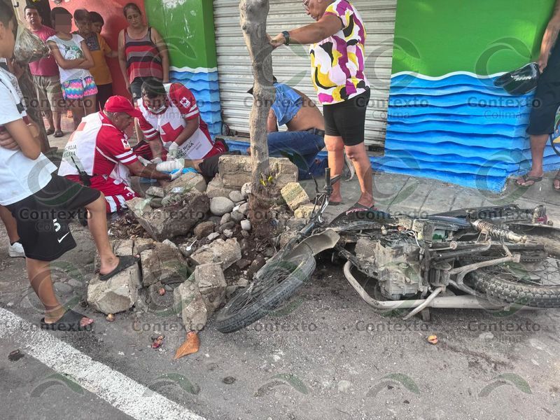 En este momento estás viendo Se impactan en Tecomán 2 motocicletas; hay 3 lesionados