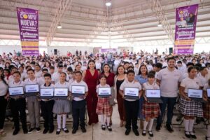 Lee más sobre el artículo Entregan laptops gratuitas a estudiantes de secundaria en Cuauhtémoc