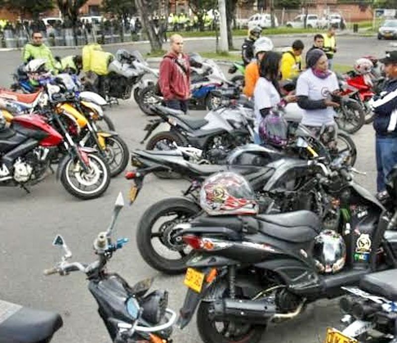 En este momento estás viendo Dialogarán con clubes de motociclistas para buscar disminuir accidentes en Tecomán