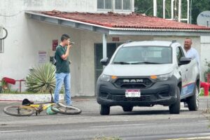 Lee más sobre el artículo Atropella vehículo de gasera a adulto mayor en Tecomán; resulta lesionado