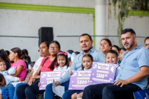 Lee más sobre el artículo Entrega Colima ‘Mi ColiBeca para Empezar’ a más de mil 300 estudiantes de Minatitlán