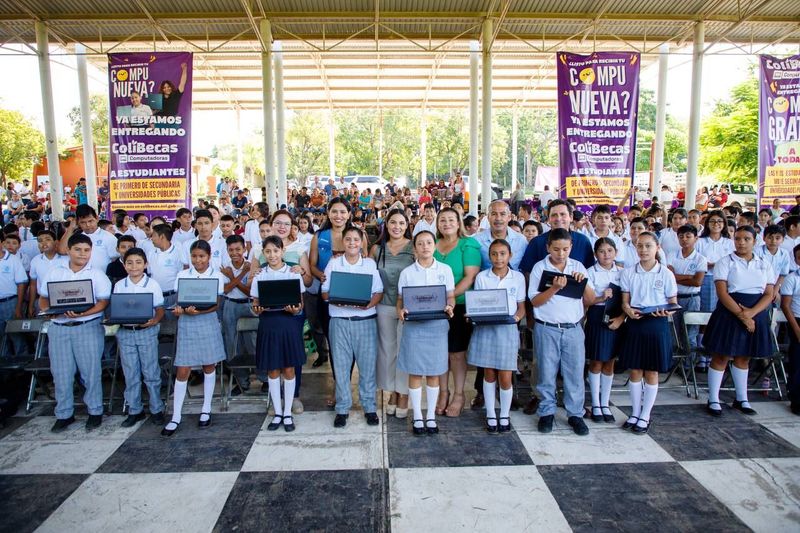 En este momento estás viendo Entrega Gobierno de Colima laptops gratuitas a 925 estudiantes de Coquimatlán y Armería