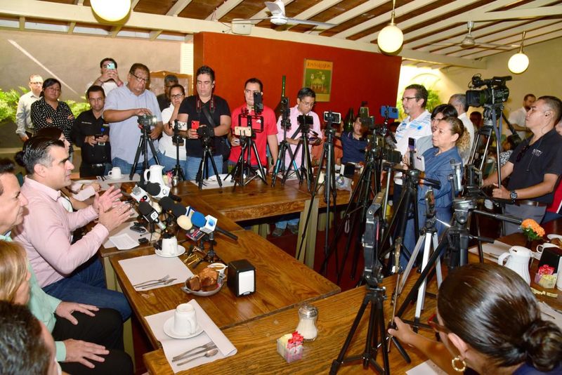 En este momento estás viendo Está firme la decisión de trabajar por un Colima mejor; Riult Rivera