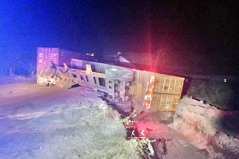 En este momento estás viendo Cae contenedor en obra en la autopista Manzanillo – Colima