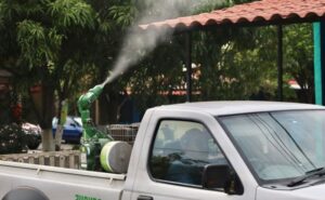 Lee más sobre el artículo Fumiga Salud en 29 colonias de 4 municipios y centro de Villa de Álvarez