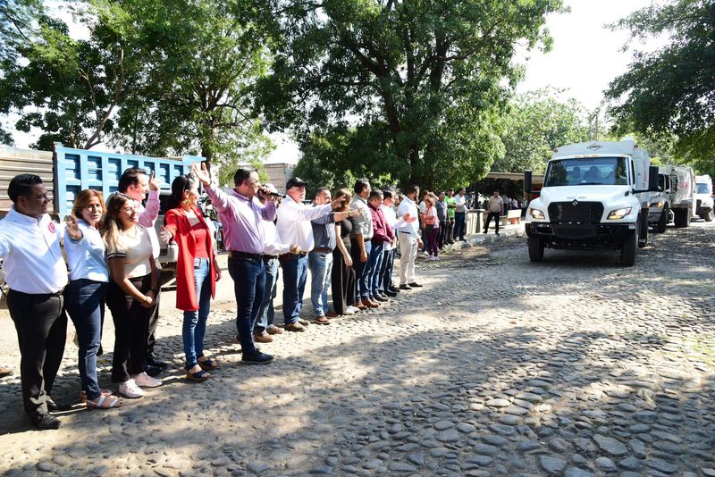 En este momento estás viendo Riult Rivera entrega nuevos camiones recolectores de basura