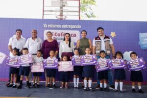 Lee más sobre el artículo Inicia Indira Vizcaíno entrega de Mi ColiBeca para Empezar, en Coquimatlán