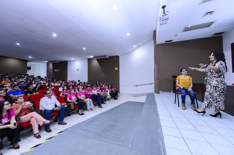 En este momento estás viendo Imparten charla ‘Tu salud está en tus manos, autoexplórate’