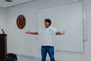 Lee más sobre el artículo Mayte Ramírez, del Bachillerato 27, gana concurso de oratoria en Manzanillo