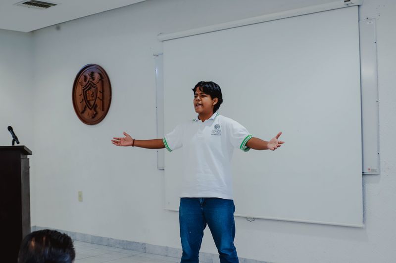 En este momento estás viendo Mayte Ramírez, del Bachillerato 27, gana concurso de oratoria en Manzanillo