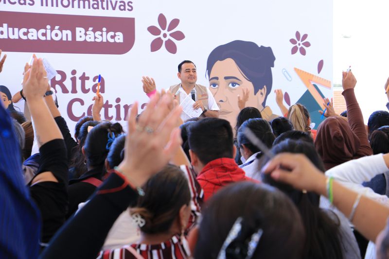 En este momento estás viendo Realiza Julio León Trujillo asamblea informativa sobre programa nacional de becas