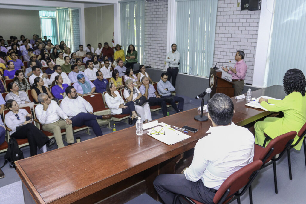 Economía, referente en investigación, internacionalización y vinculación: Rector