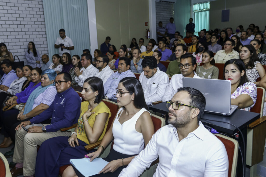 Economía, referente en investigación, internacionalización y vinculación: Rector