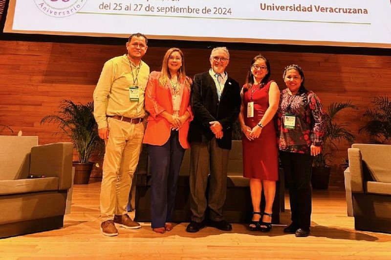 En este momento estás viendo Participan universitarias en Congreso Nacional de Posgrado y en Expo Posgrados 2024