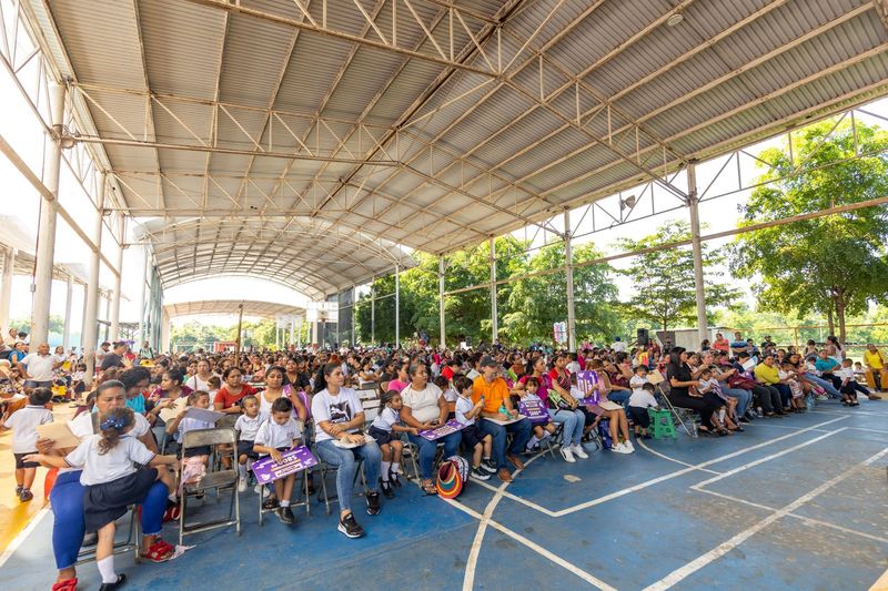 En este momento estás viendo Entregan Mi ColiBeca para Empezar en Manzanillo